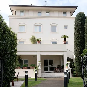 https://hotel-nautilus.it-tuscanyhotel.com