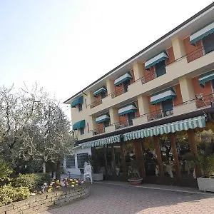 https://hotel-italia-garda.hotelinveneto.com